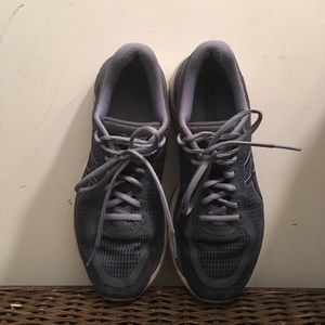 Lilac running sneakers